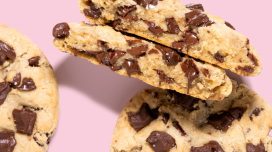 crumbl semi-sweet chocolate chunk cookies
