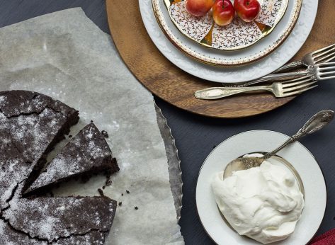Low-Carb Flourless Chocolate Cake Recipe
